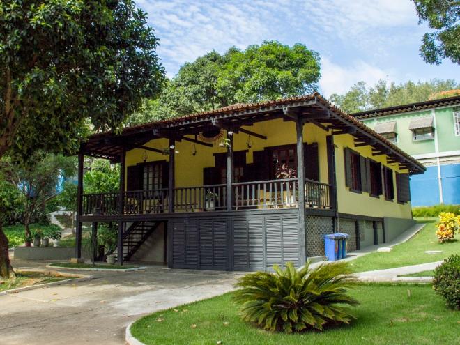 Unileste abre processo seletivo para contratar telefonista