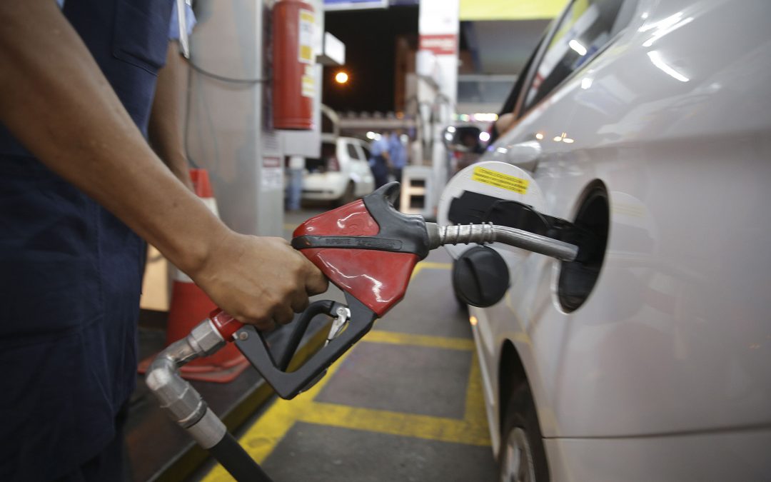 Petrobras anuncia aumento no preço da gasolina