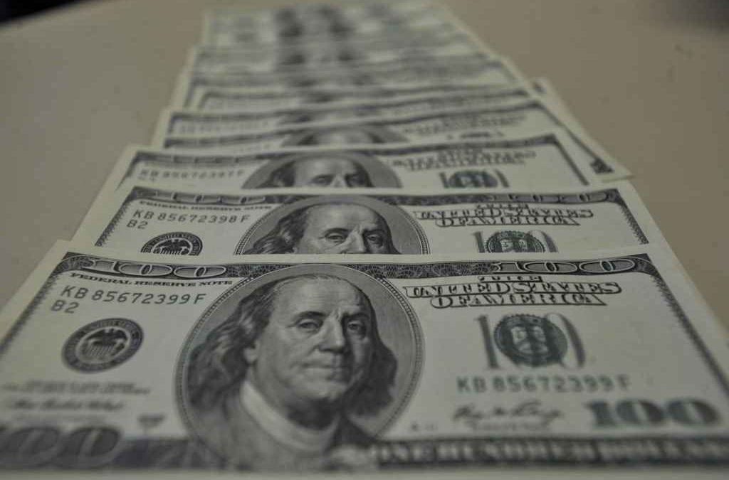 Dólar abre hoje acima de R$ 4,28, maior nível desde criação do real