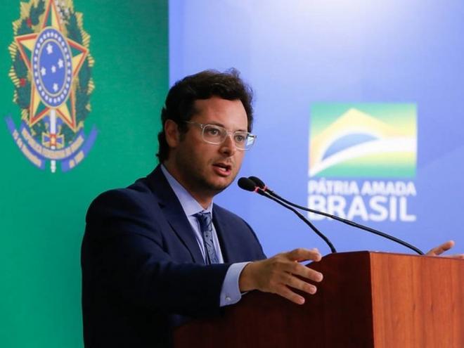 Inquérito da PF passa a investigar secretário de comunicação de Bolsonaro