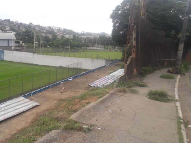 Campanha pela reconstrução de muro no estádio Ferreirão