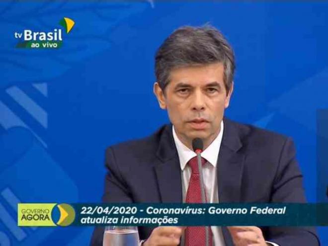 Ministro da Saúde prepara diretriz para reduzir isolamento social