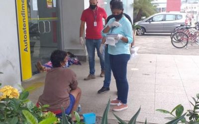 Moradores em situação de rua recebem máscaras