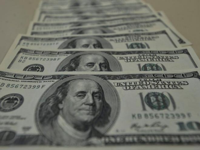 Dólar sobe a R$ 5,90