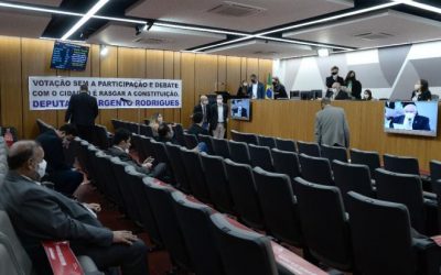 Deputados criticam reforma da previdência em plena pandemia