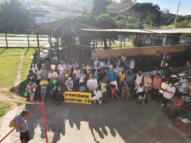Moradores e funcionários da Casa da Esperança se recuperam da covid-19